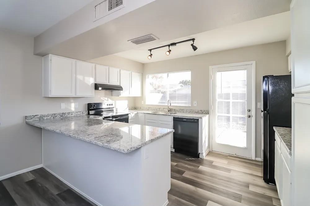 8703 W Golden Ln #NA - Photo 4 of 7