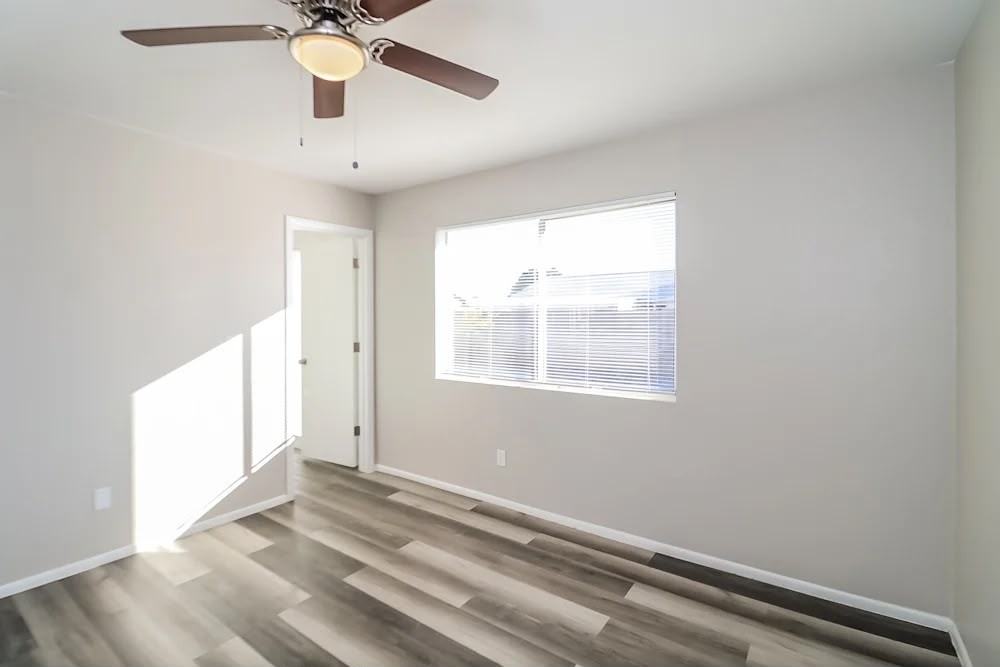 8703 W Golden Ln #NA - Photo 7 of 7