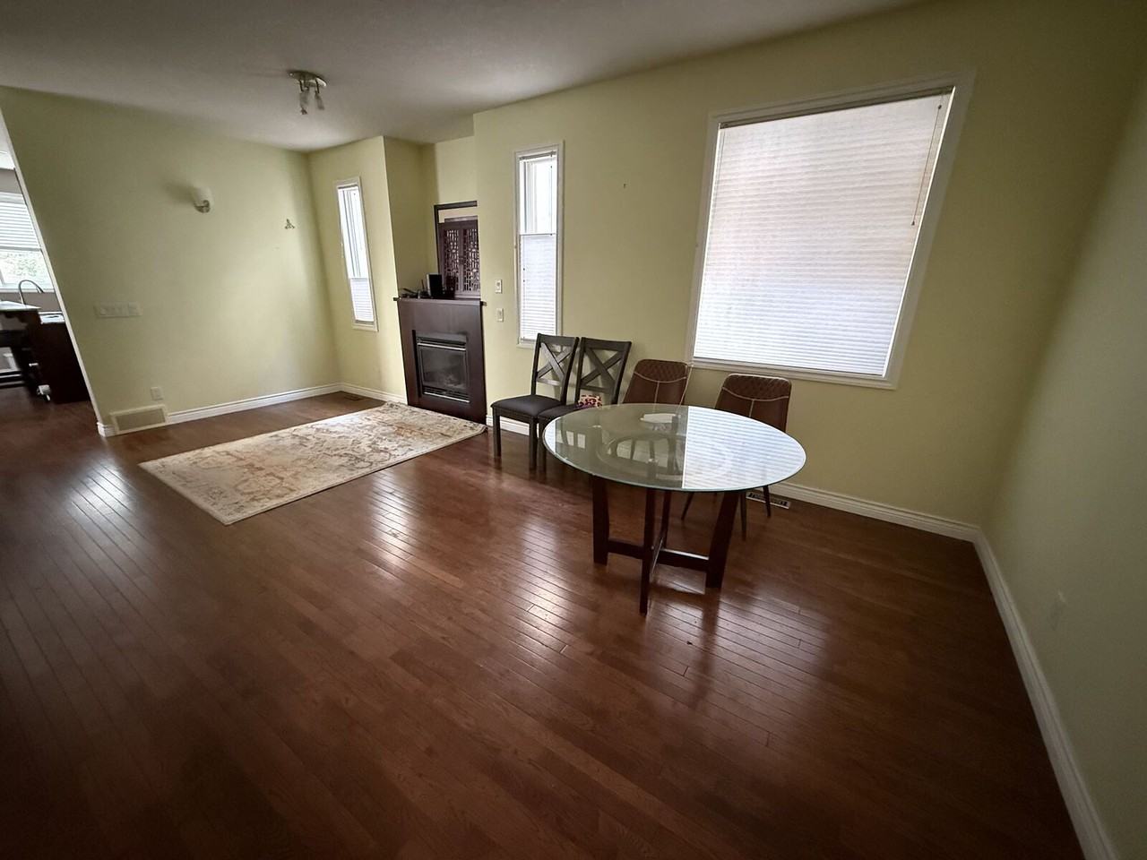 532 52 Ave Sw - Photo 2 of 16
