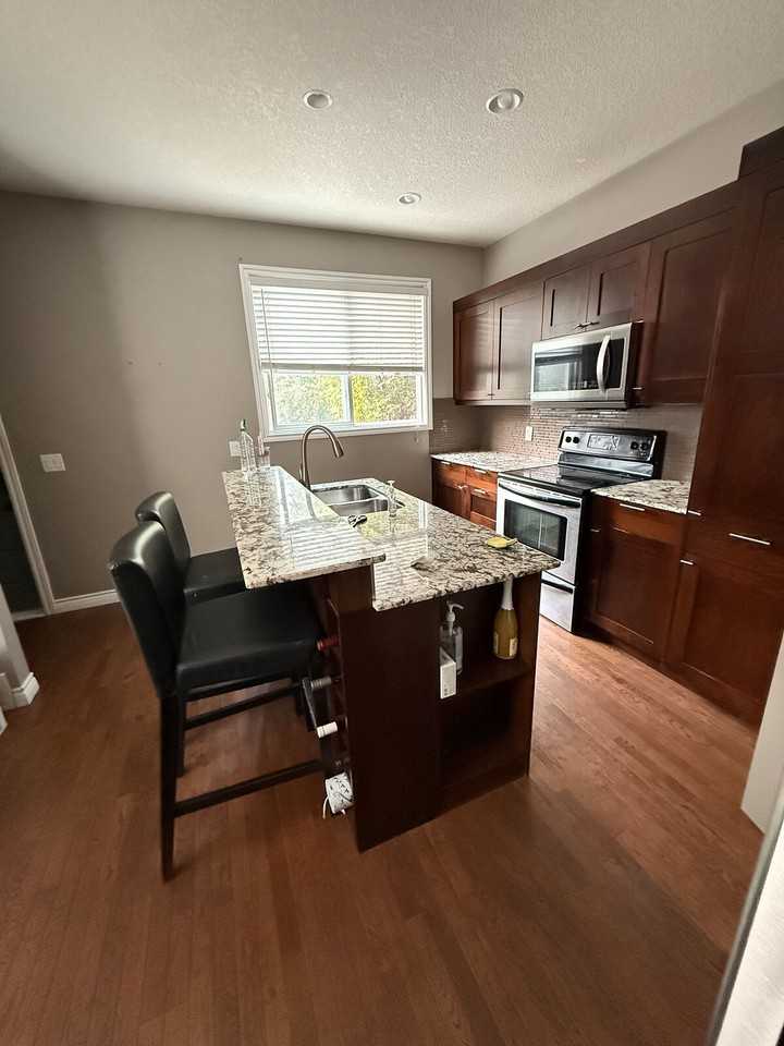 532 52 Ave Sw - Photo 4 of 16