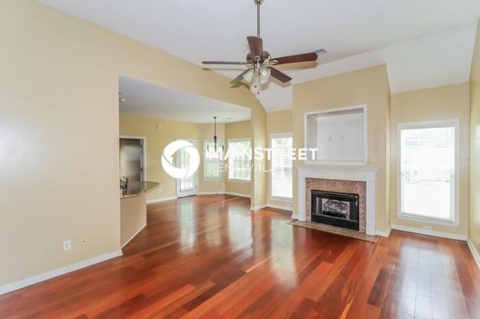 8423 Shady Elm Dr - Photo 4 of 17
