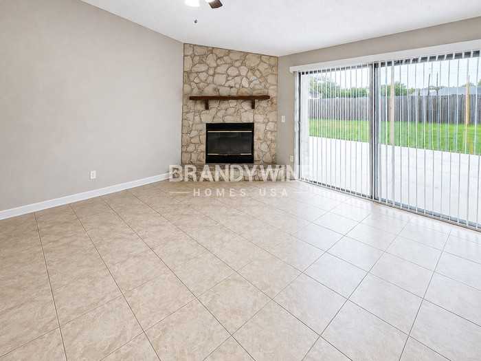 616 Pembridge Dr W - Photo 4 of 24