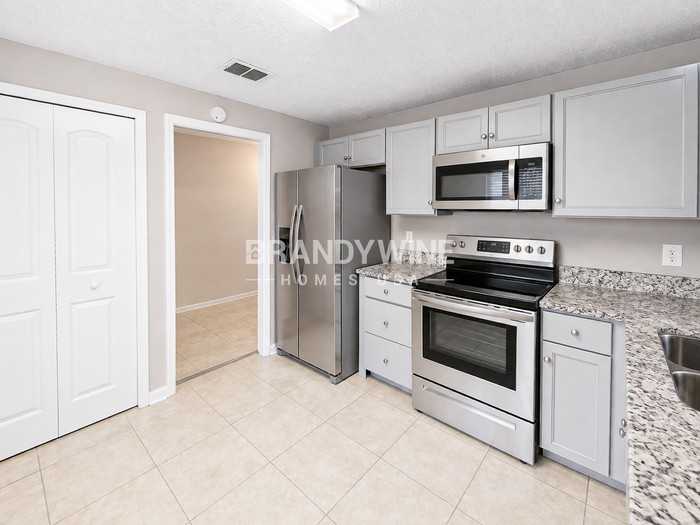 616 Pembridge Dr W - Photo 7 of 24