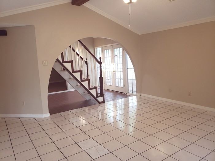 2217 Rockwood Dr - Photo 3 of 34