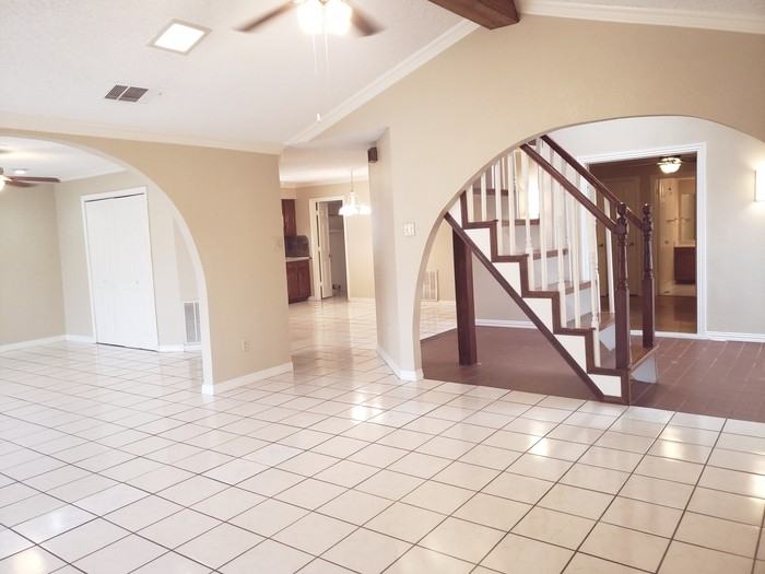 2217 Rockwood Dr - Photo 4 of 34