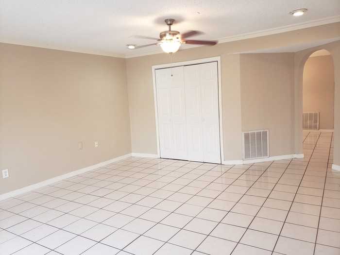 2217 Rockwood Dr - Photo 5 of 34