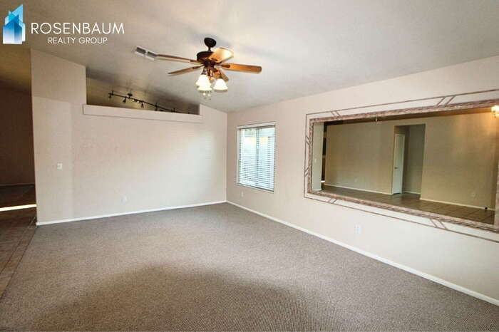 8736 W Lockland Ct - Photo 4 of 27