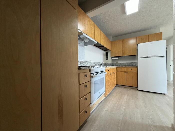 1440 Ward Ave - Photo 3 of 5