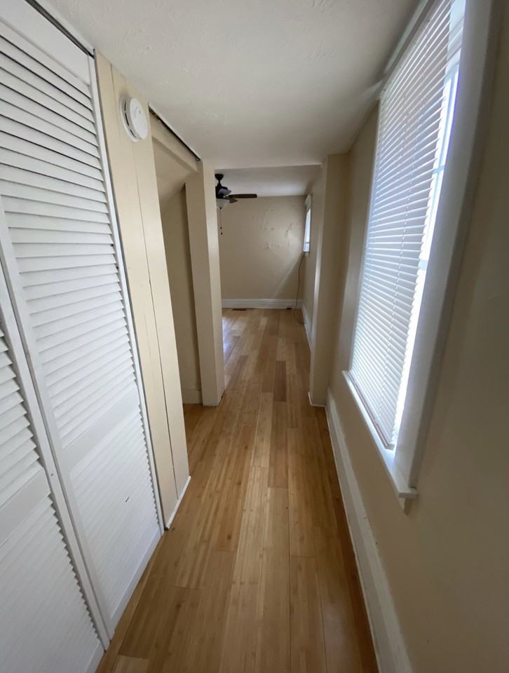 1115 8th St - Photo 2 of 7