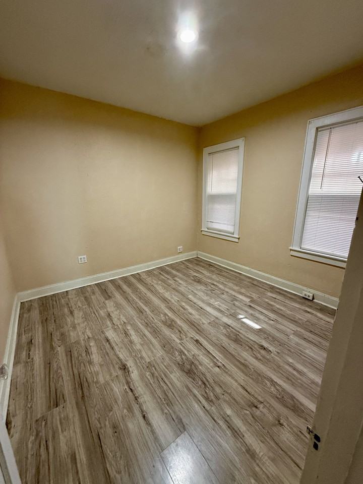 1010 12th Ave #4 - Photo 5 of 9