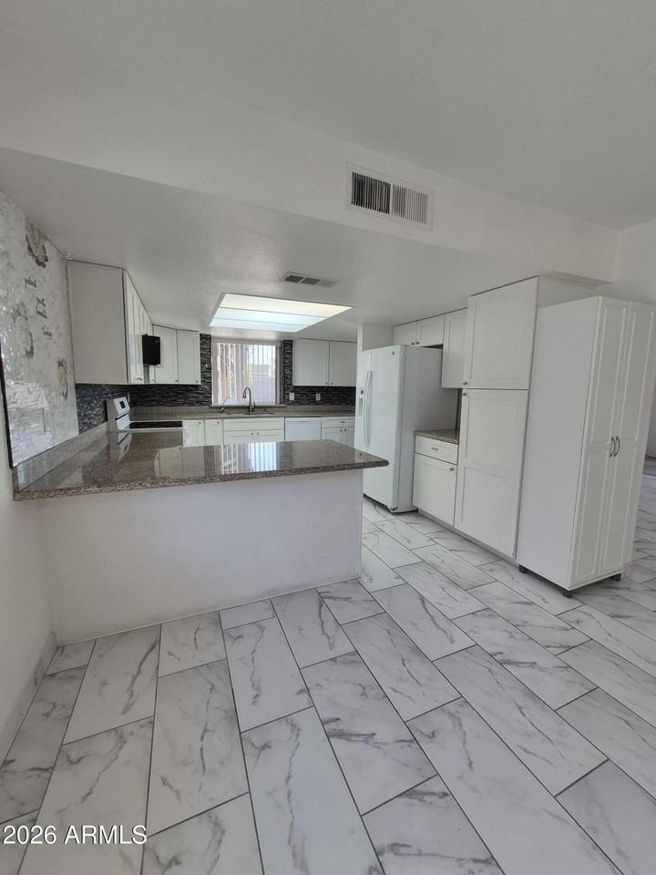 517 W Peralta Ave - Photo 6 of 20