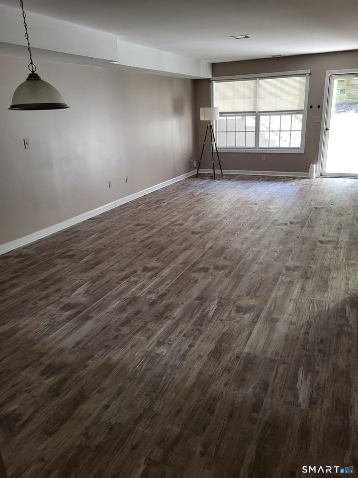 4 Manorwood Dr #4 - Photo 5 of 18
