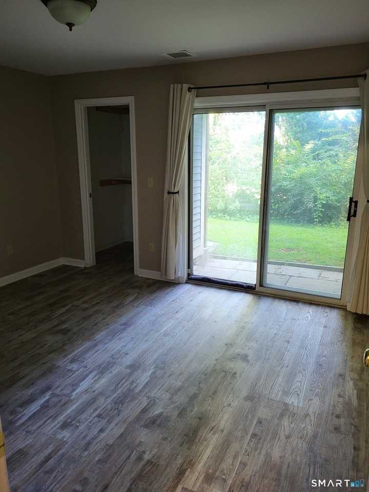 4 Manorwood Dr #4 - Photo 6 of 18