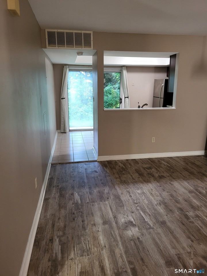 4 Manorwood Dr #4 - Photo 7 of 18