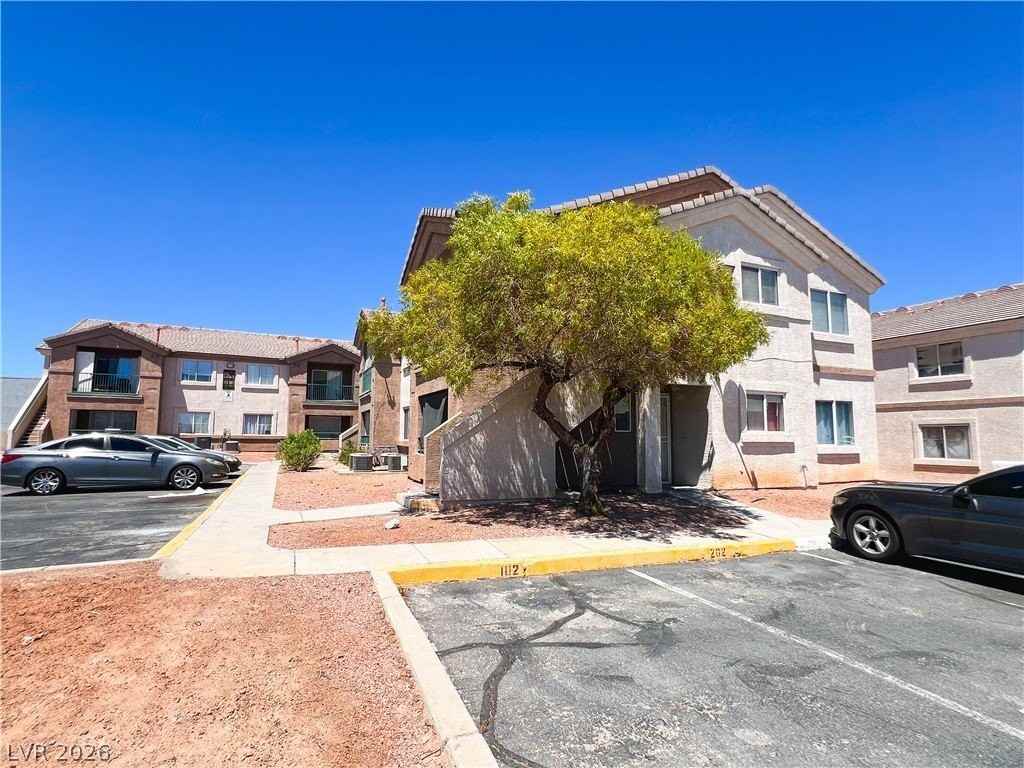 1520 Ben Or St #202 - Photo 5 of 50