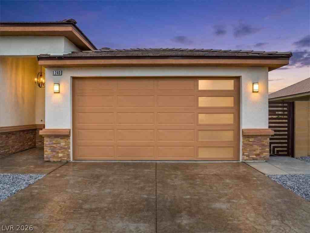 1740 Jerome Ln - Photo 3 of 50