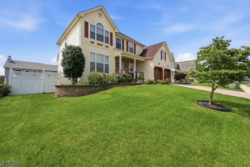 17 Grant Way - Photo 2 of 34