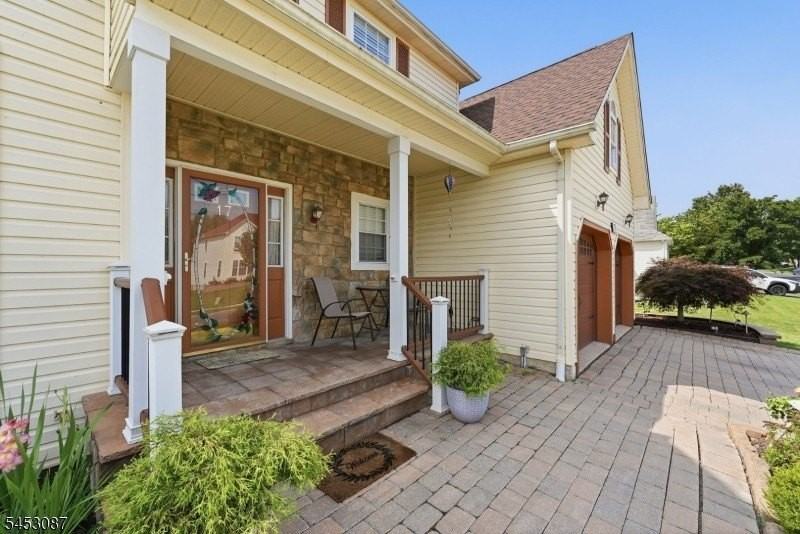 17 Grant Way - Photo 3 of 34