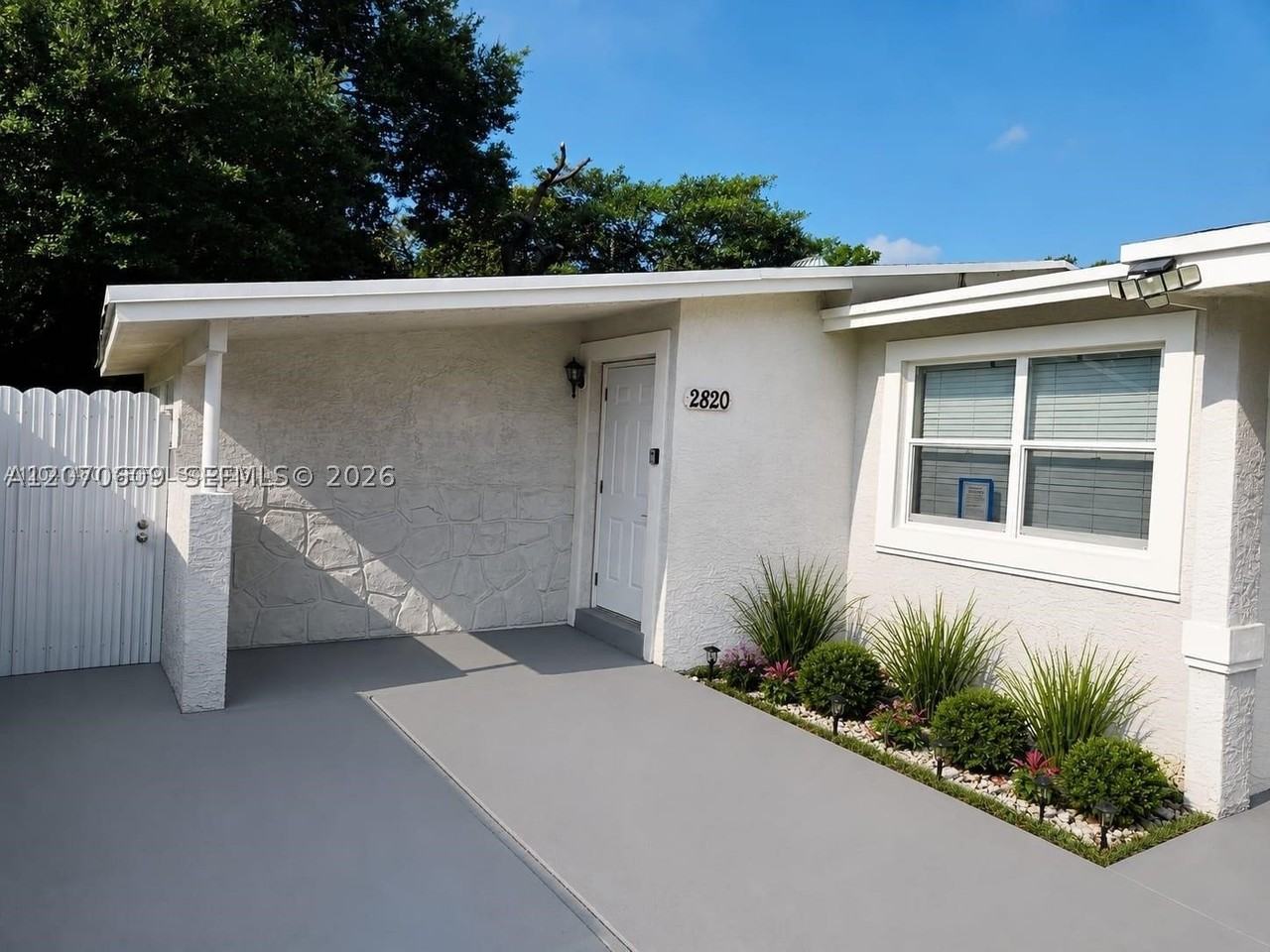 2820 Nw 14th Ct - Photo 2 of 13