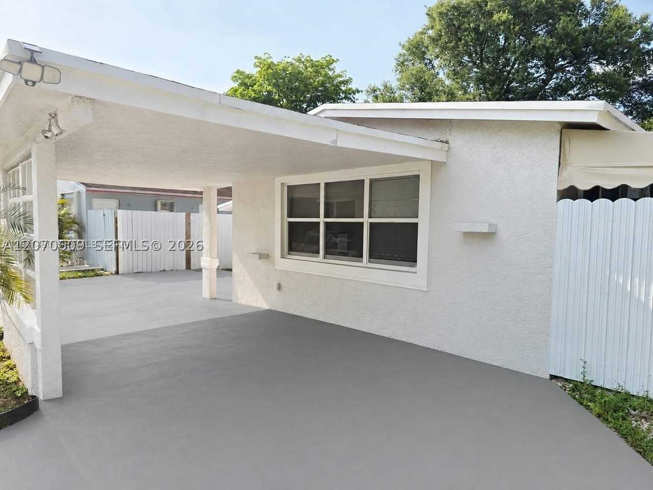 2820 Nw 14th Ct - Photo 3 of 13