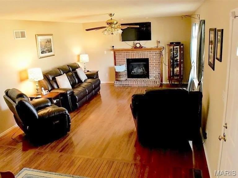 347 Logan Dr - Photo 5 of 25