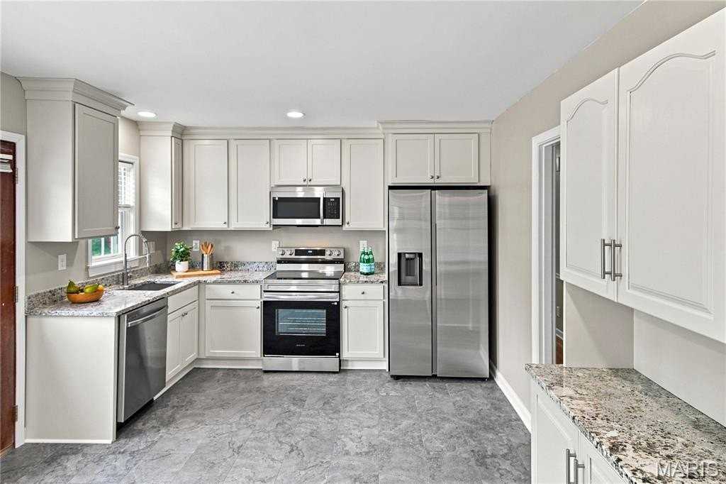 12305 Conway Rd - Photo 4 of 28