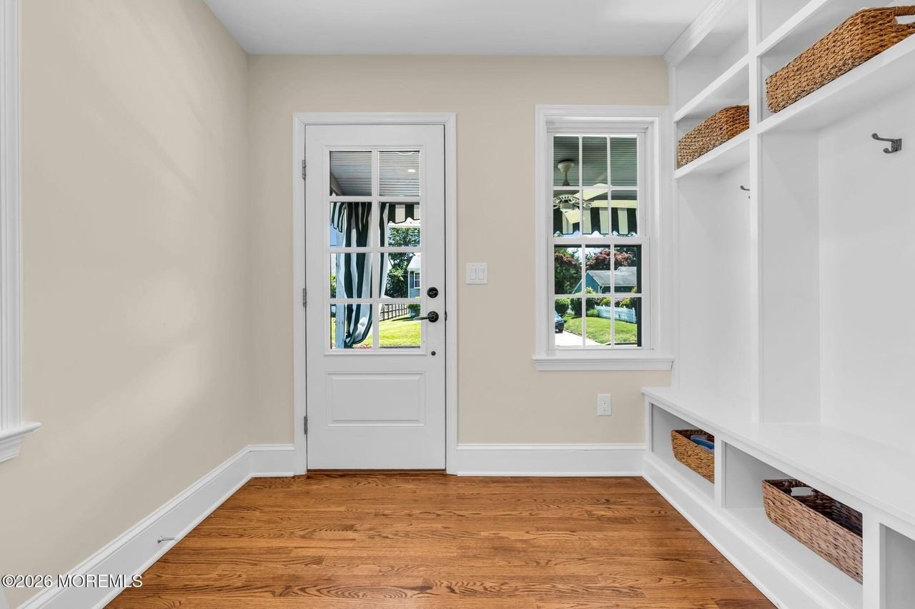 566 Prospect Ave - Photo 4 of 50