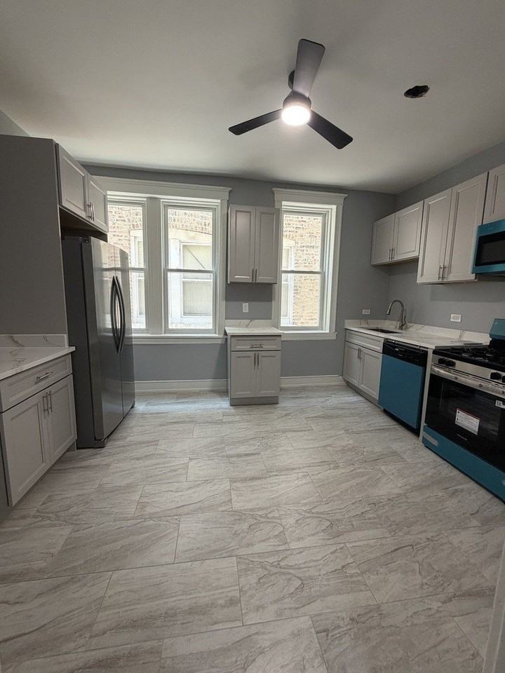 3821 W Fillmore St #1stF - Photo 3 of 17