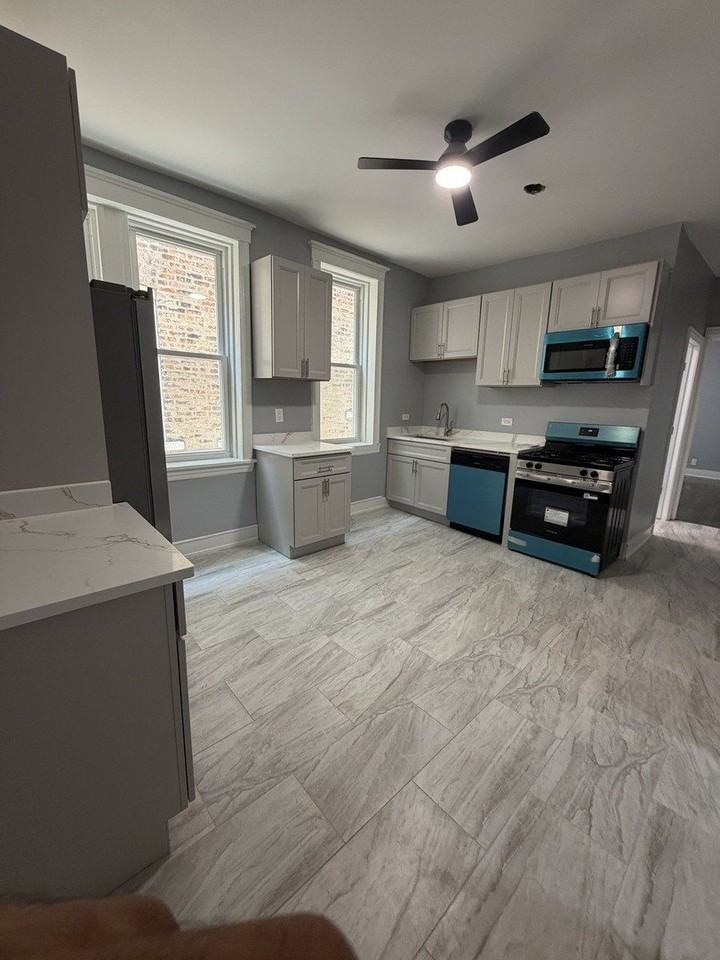 3821 W Fillmore St #1stF - Photo 4 of 17