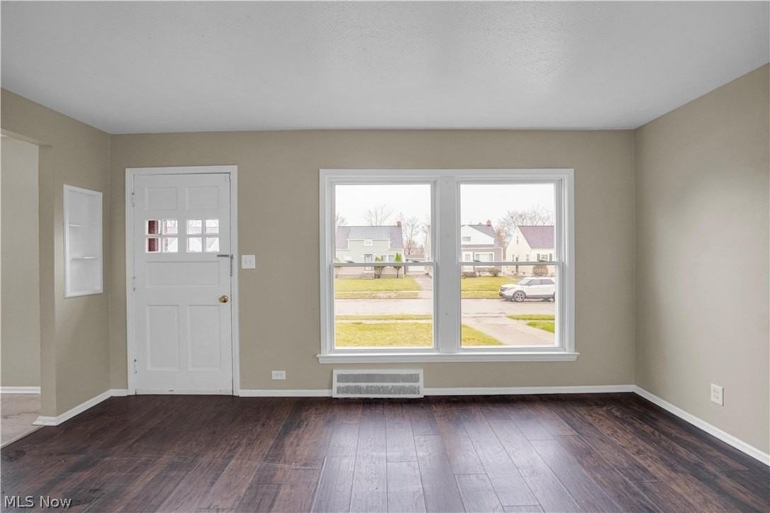 18721 Fairway Ave - Photo 2 of 24