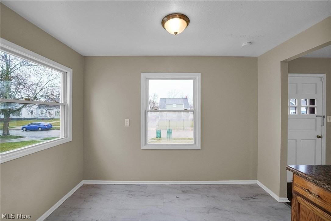 18721 Fairway Ave - Photo 3 of 24