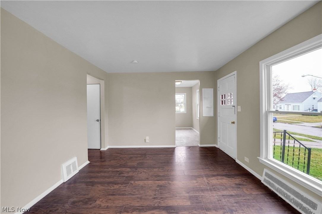 18721 Fairway Ave - Photo 4 of 24