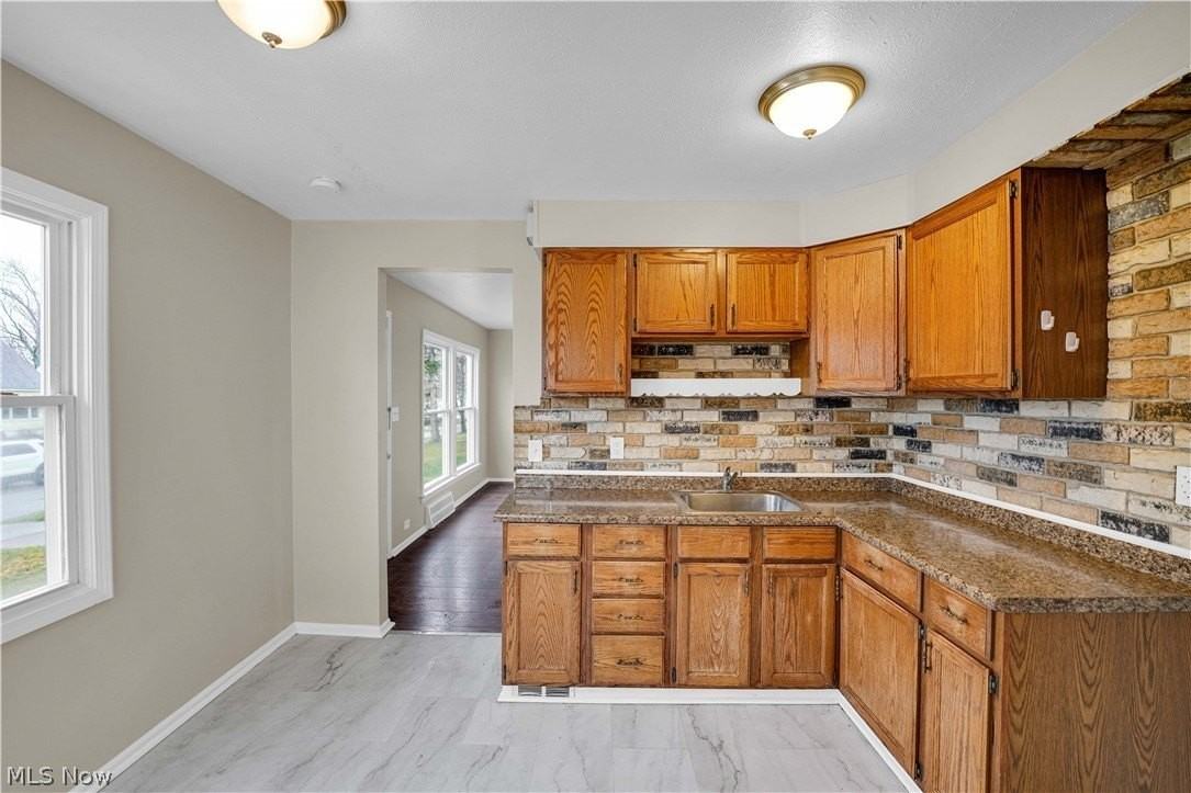 18721 Fairway Ave - Photo 7 of 24