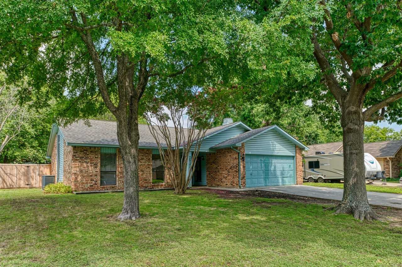 2521 Liberty Ln - Photo 2 of 26
