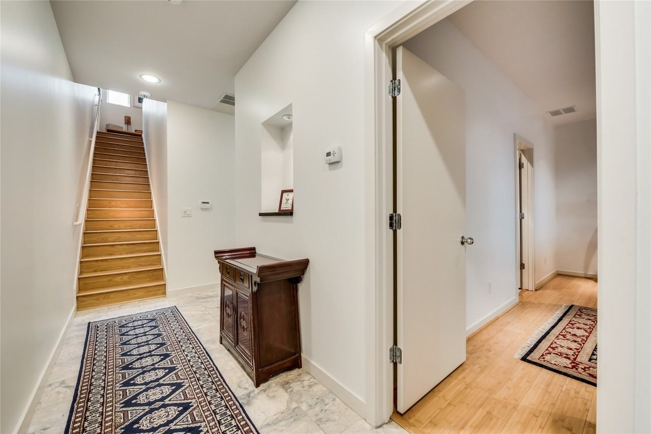 4026 Travis St #C - Photo 4 of 32