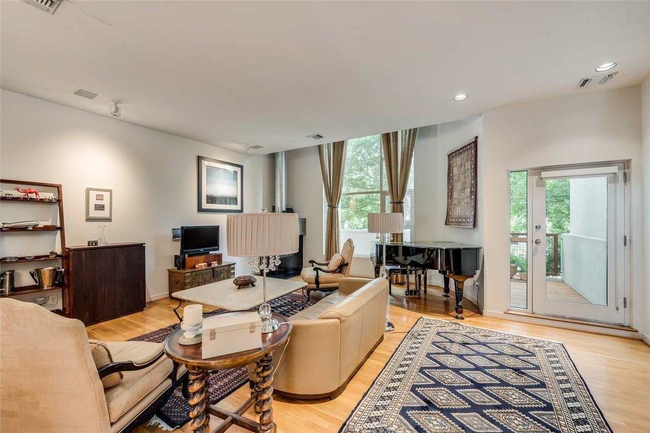 4026 Travis St #C - Photo 6 of 32