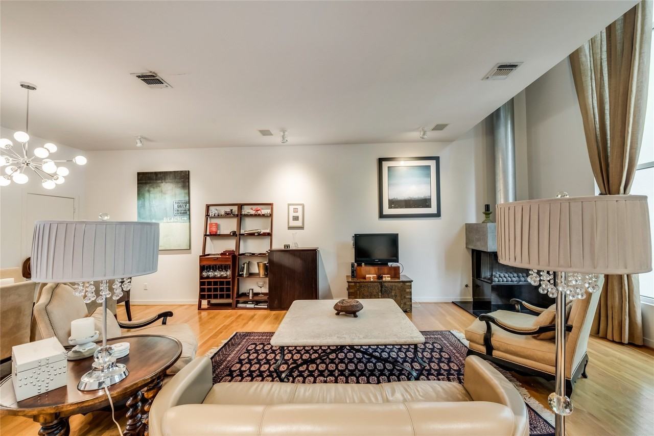 4026 Travis St #C - Photo 7 of 32