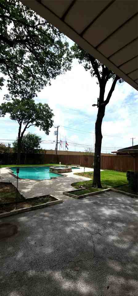 218 W Holland Dr - Photo 3 of 5