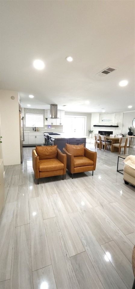 218 W Holland Dr - Photo 5 of 5