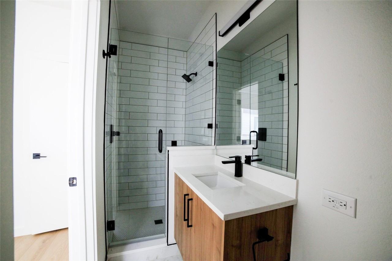 3616 San Jacinto St #101 - Photo 6 of 39
