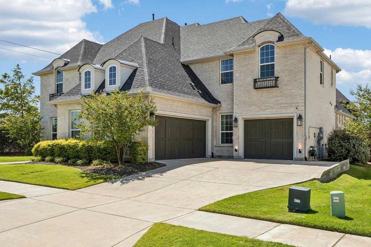 3721 Dewberry Ln - Photo 2 of 38
