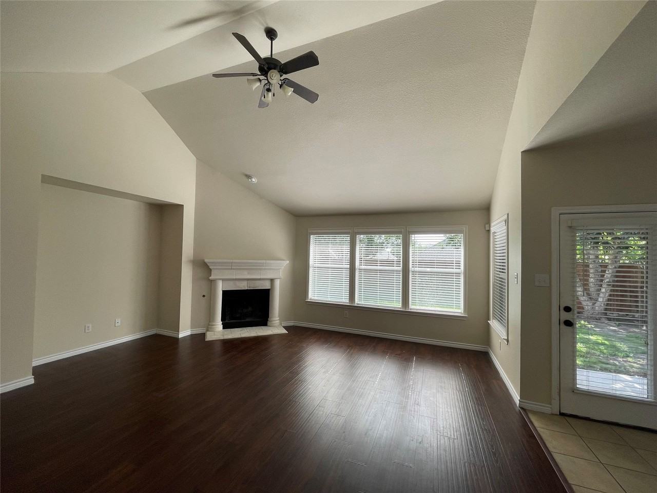 2509 Shooting Star Dr - Photo 2 of 9