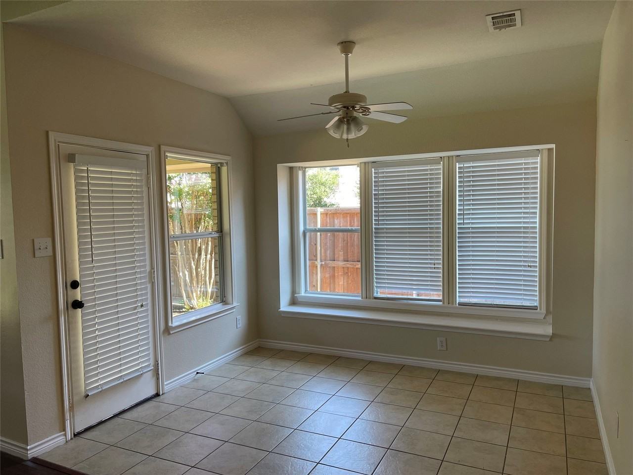 2509 Shooting Star Dr - Photo 3 of 9