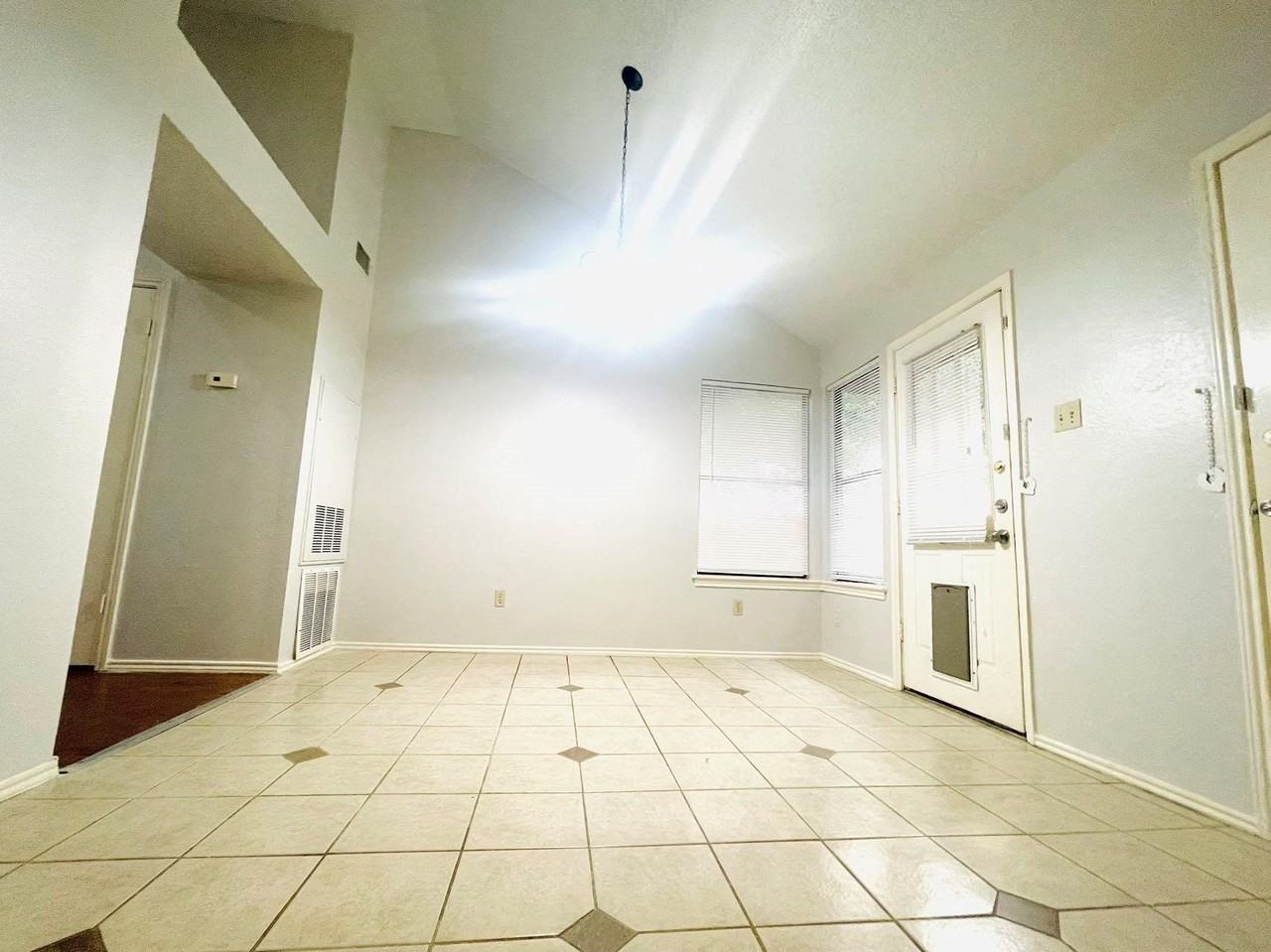 1401 Marigold Dr - Photo 3 of 5