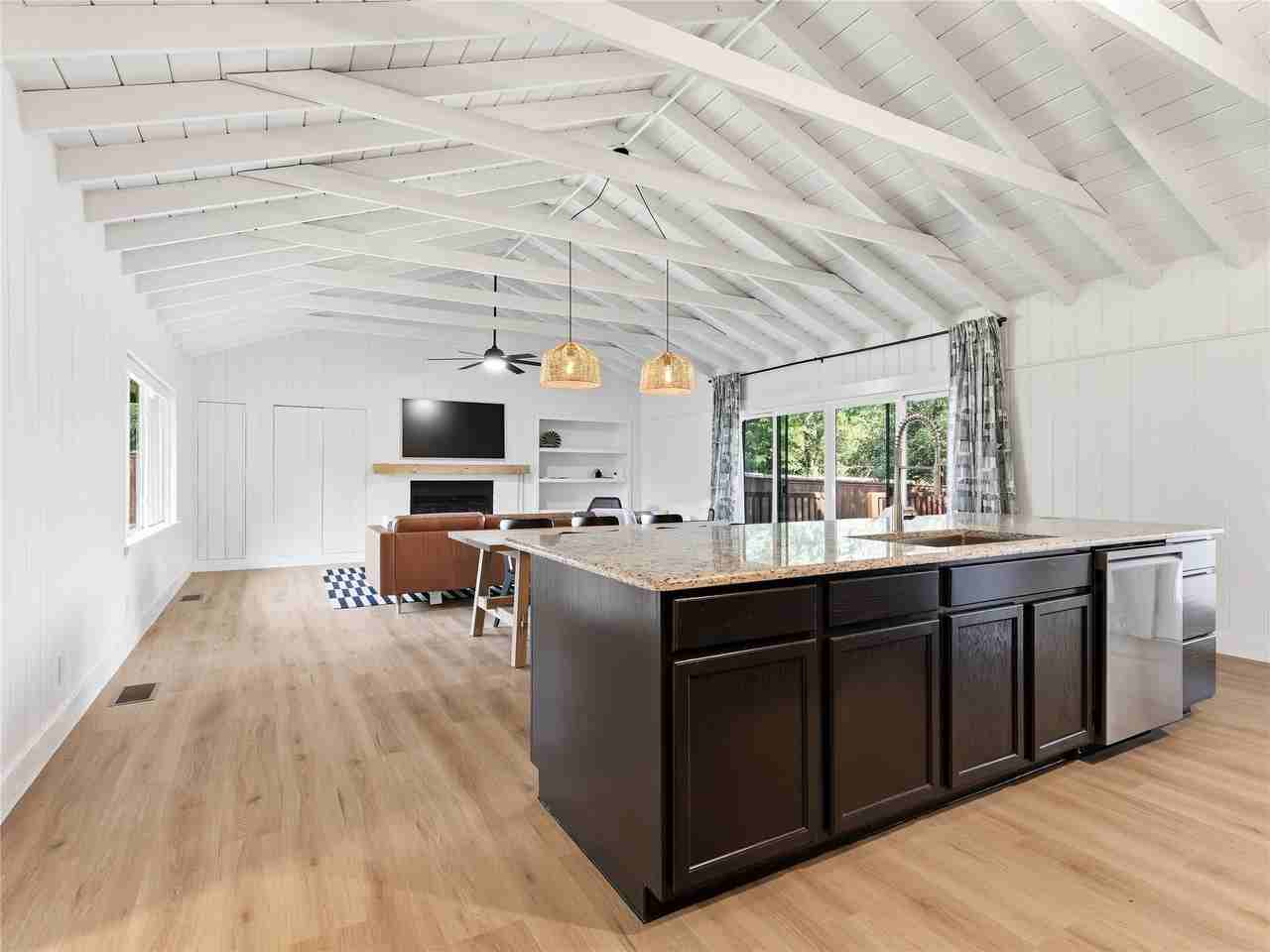 52 Jacqueline Ln - Photo 4 of 39