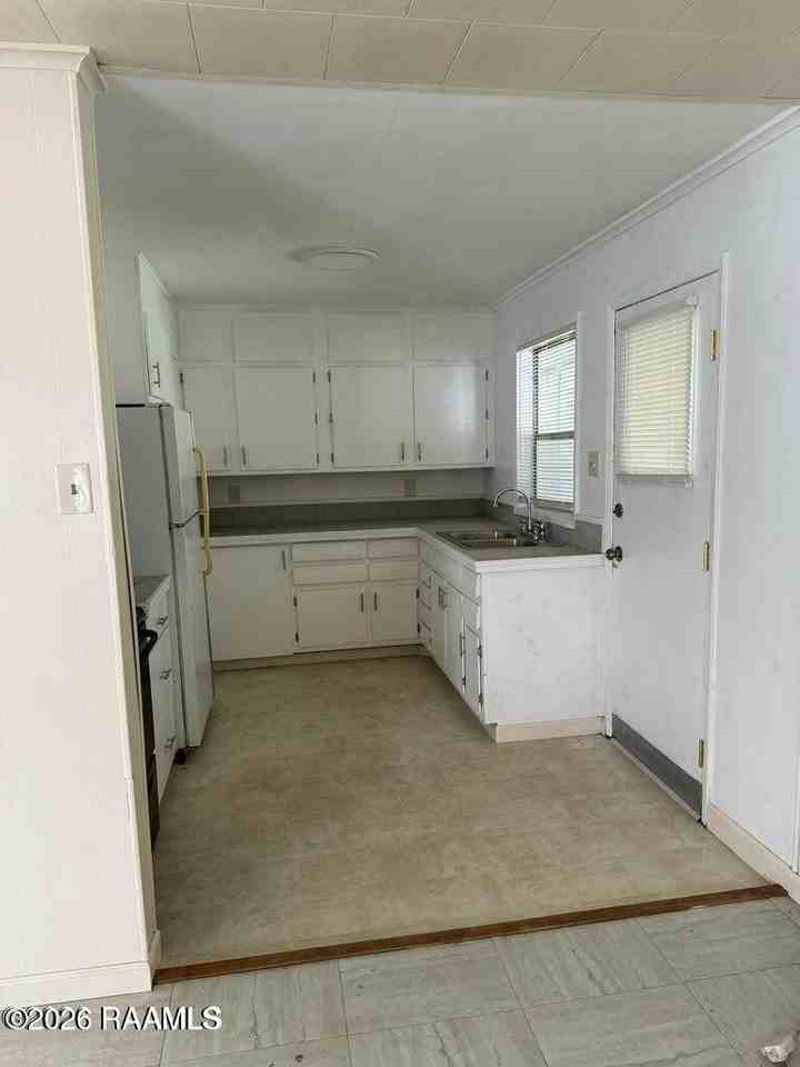 111 Racine Dr - Photo 3 of 12
