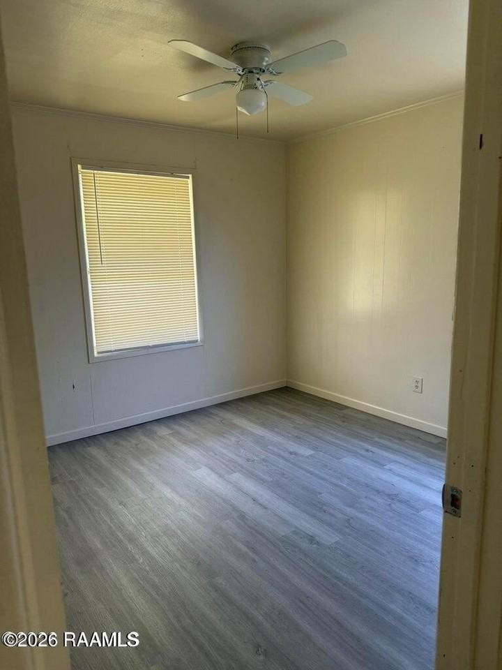 111 Racine Dr - Photo 6 of 12