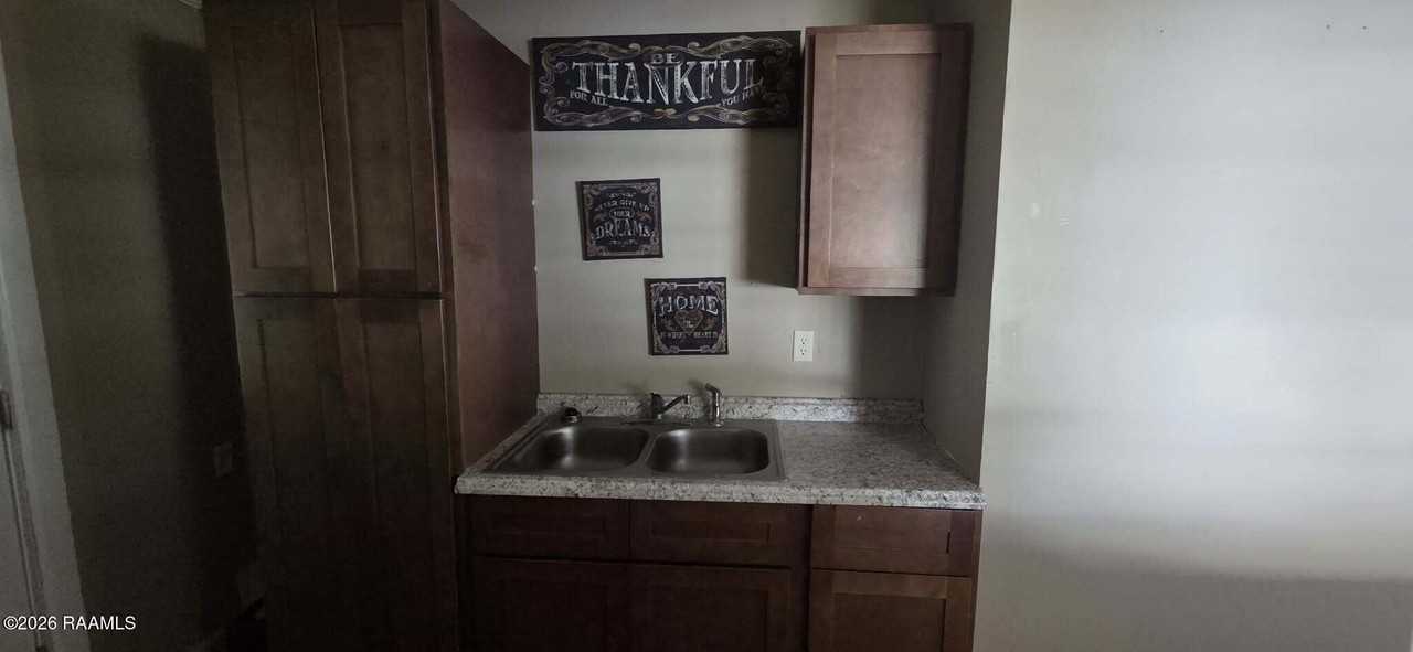 519 Choctaw Dr - Photo 3 of 12