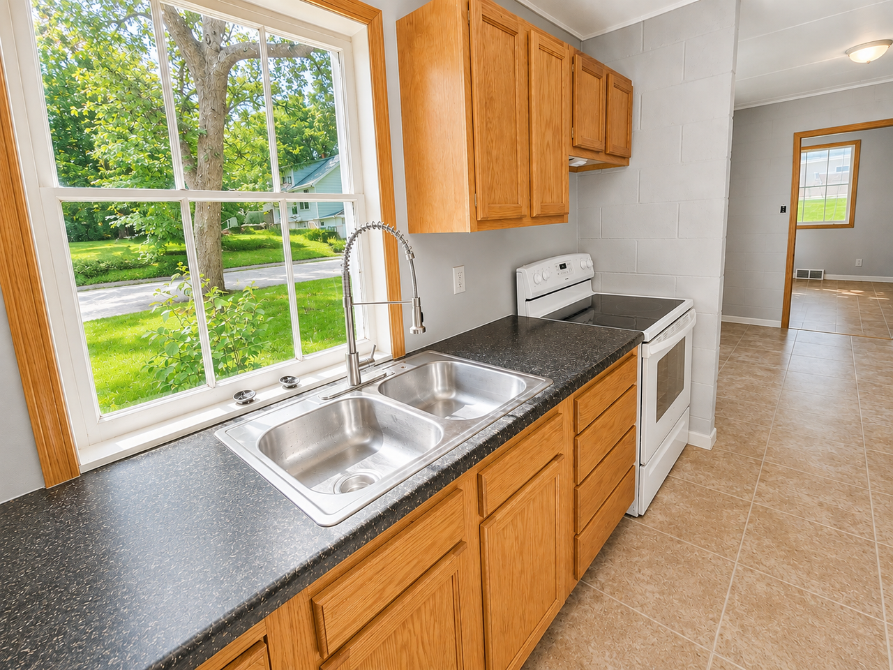 908 Pleasant Avenue North - Photo 3 of 14