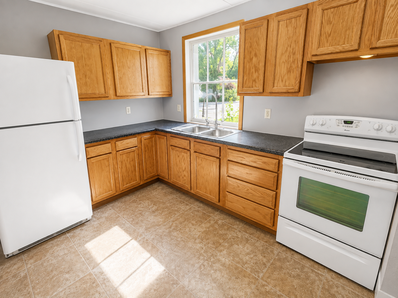 908 Pleasant Avenue North - Photo 2 of 14
